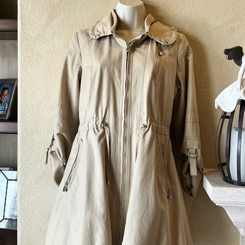 Laundry hooded and beautifully lined rain jacket
